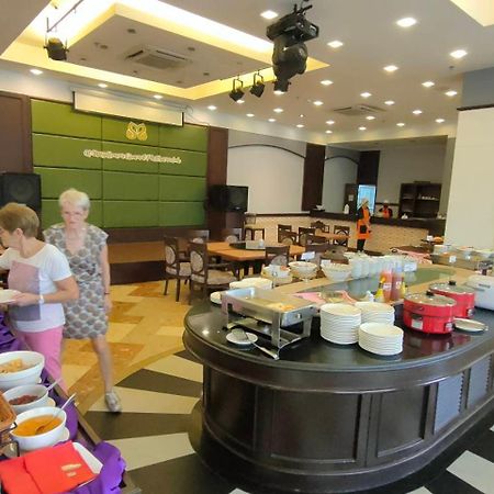 Mayflower Grande Hotel Phitsanulok Extérieur photo