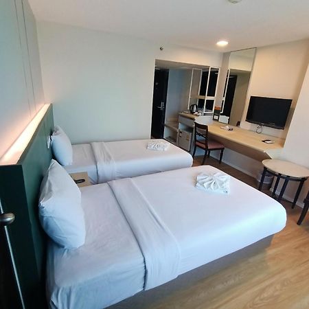 Mayflower Grande Hotel Phitsanulok Extérieur photo