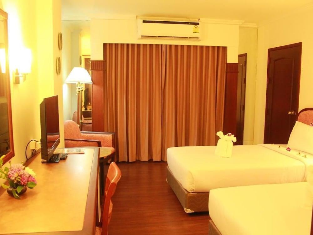 Mayflower Grande Hotel Phitsanulok Extérieur photo