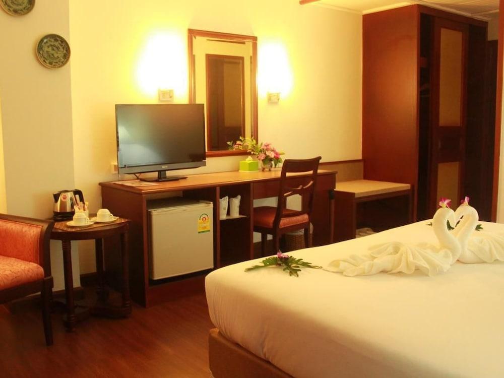 Mayflower Grande Hotel Phitsanulok Extérieur photo