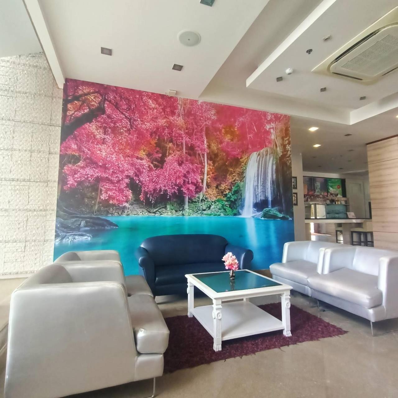 Mayflower Grande Hotel Phitsanulok Extérieur photo