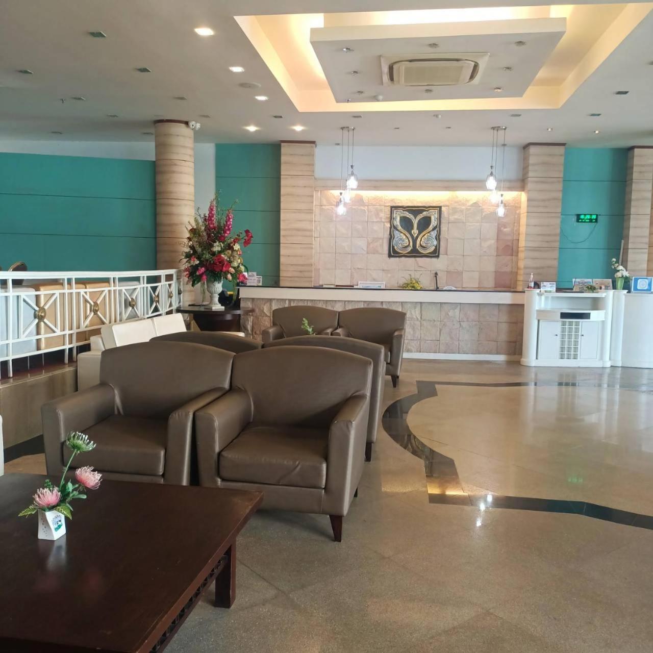 Mayflower Grande Hotel Phitsanulok Extérieur photo
