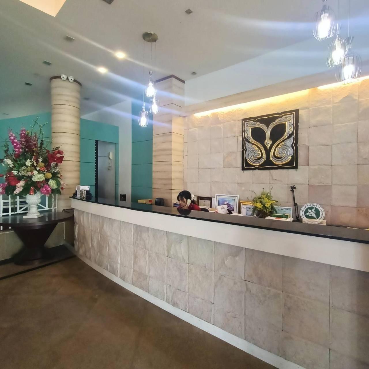 Mayflower Grande Hotel Phitsanulok Extérieur photo
