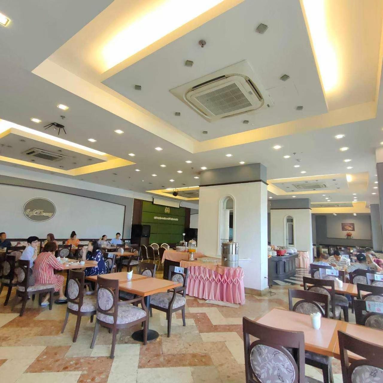 Mayflower Grande Hotel Phitsanulok Extérieur photo