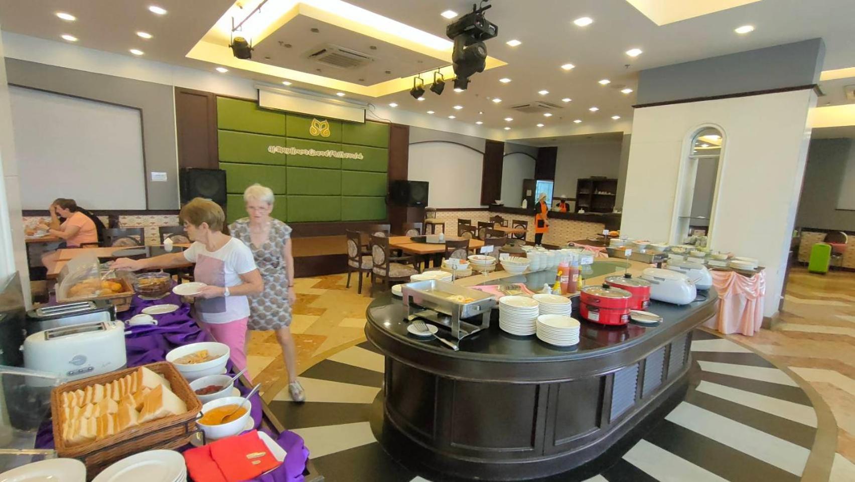 Mayflower Grande Hotel Phitsanulok Extérieur photo