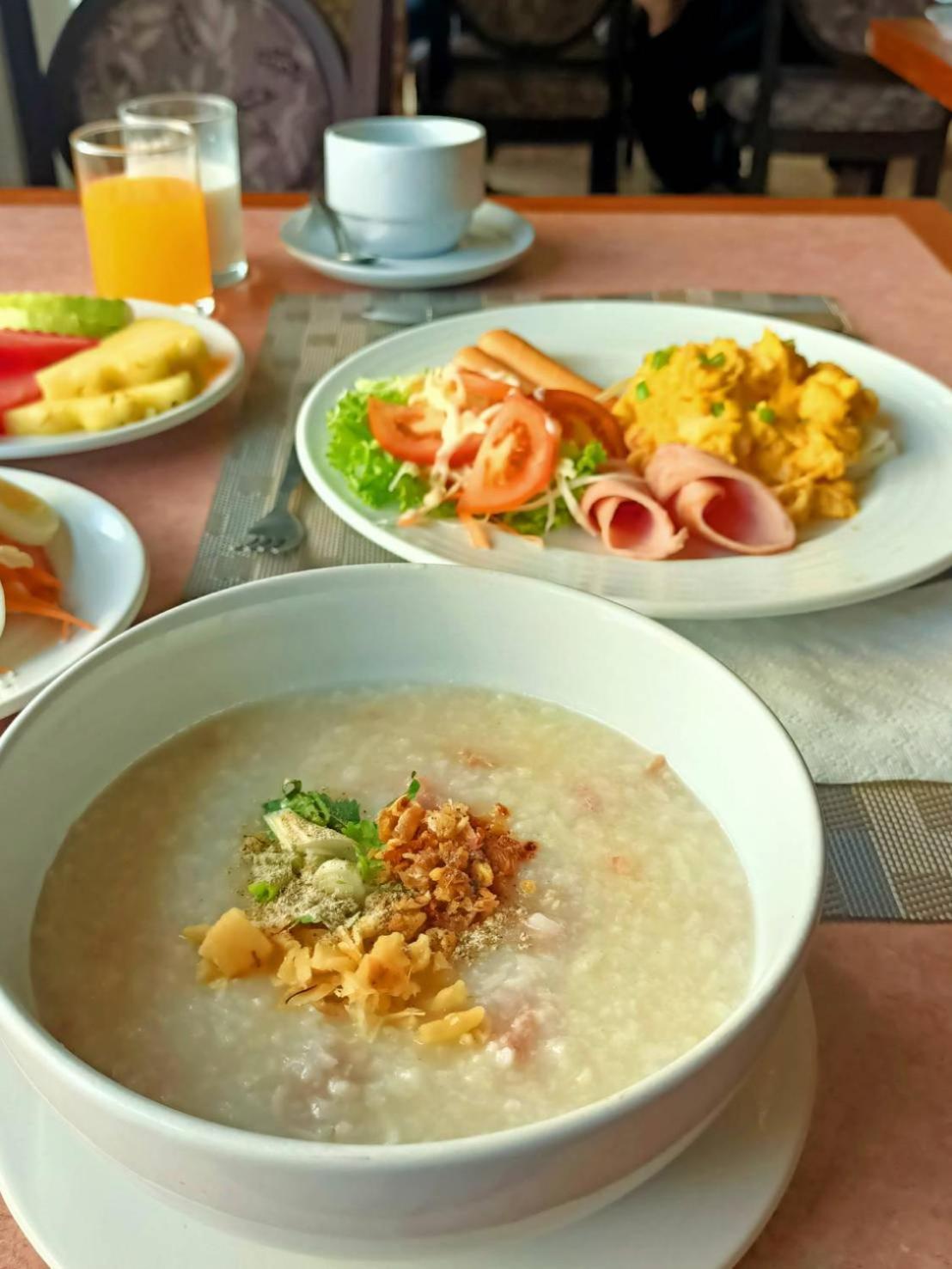 Mayflower Grande Hotel Phitsanulok Extérieur photo