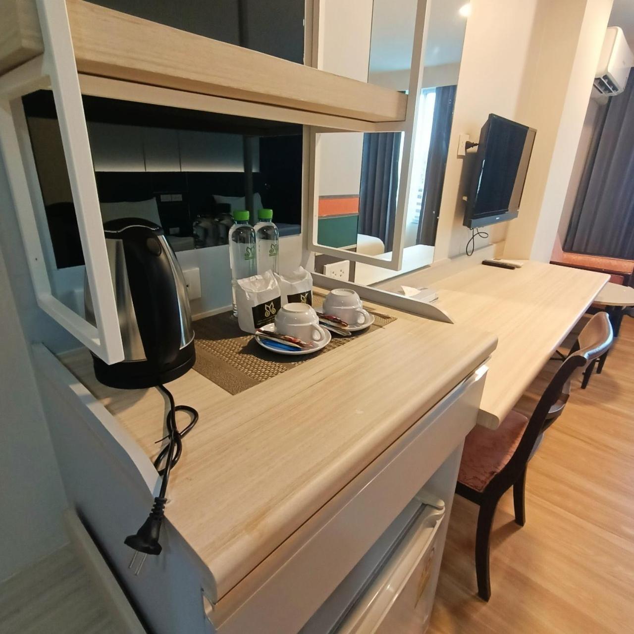 Mayflower Grande Hotel Phitsanulok Extérieur photo