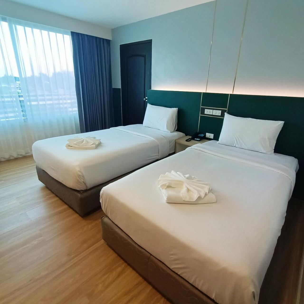 Mayflower Grande Hotel Phitsanulok Extérieur photo