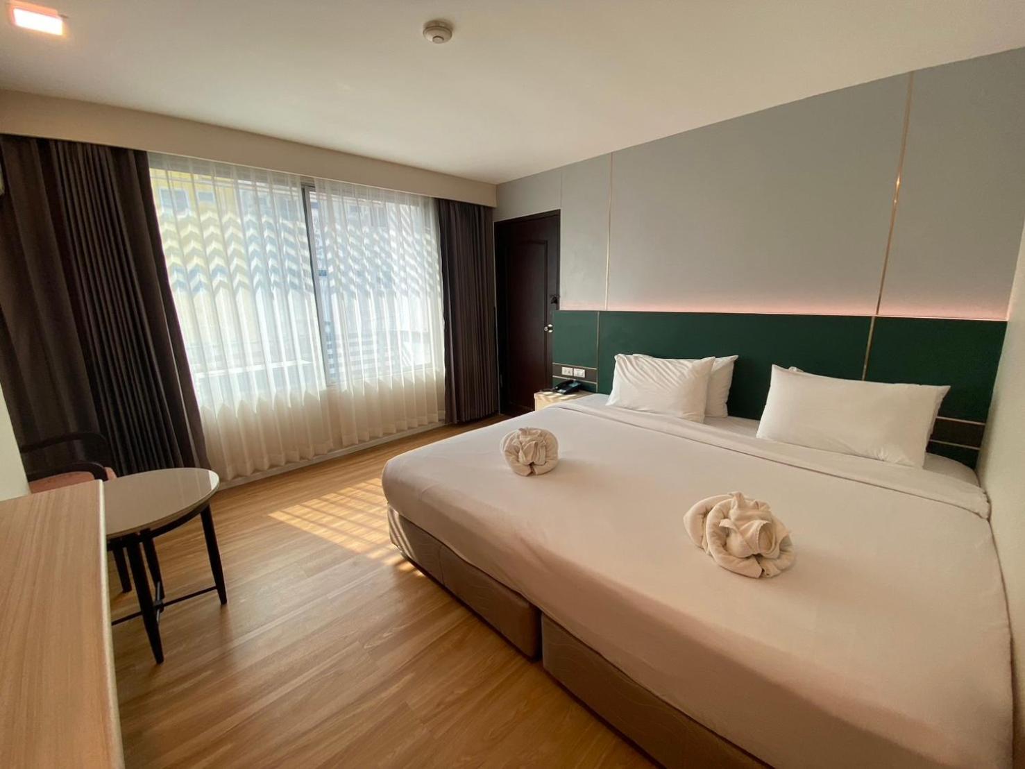 Mayflower Grande Hotel Phitsanulok Extérieur photo