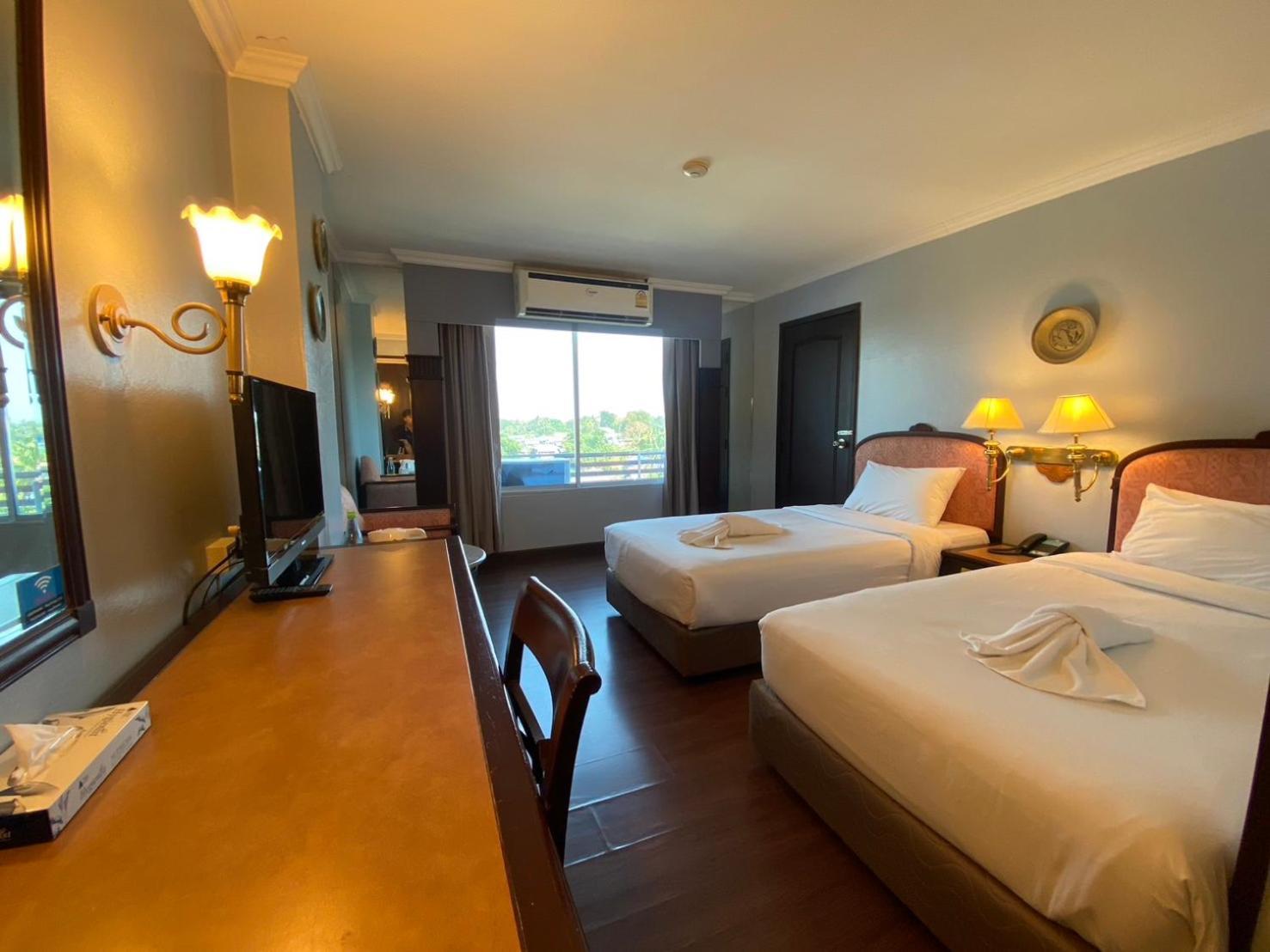 Mayflower Grande Hotel Phitsanulok Extérieur photo