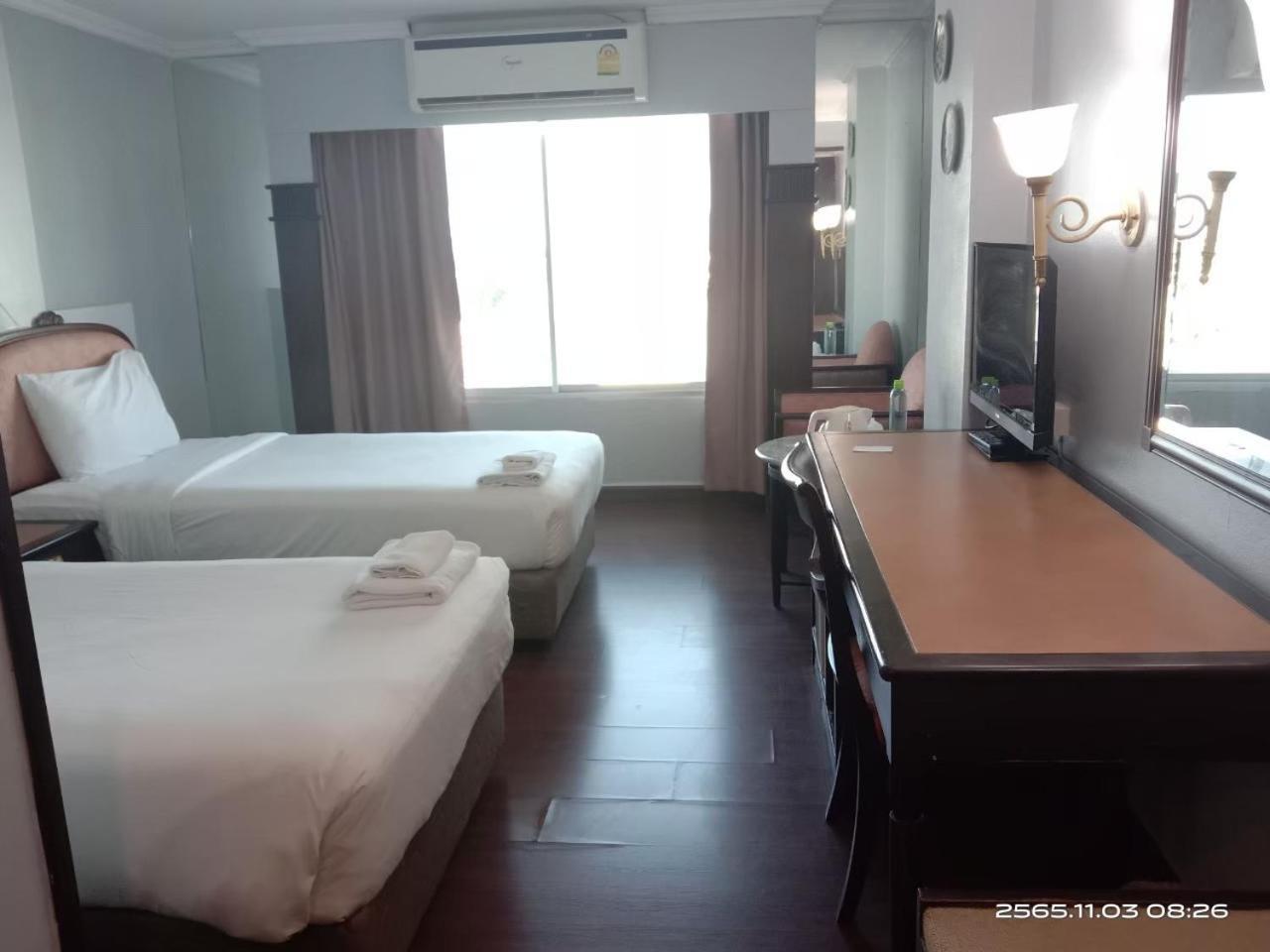 Mayflower Grande Hotel Phitsanulok Extérieur photo