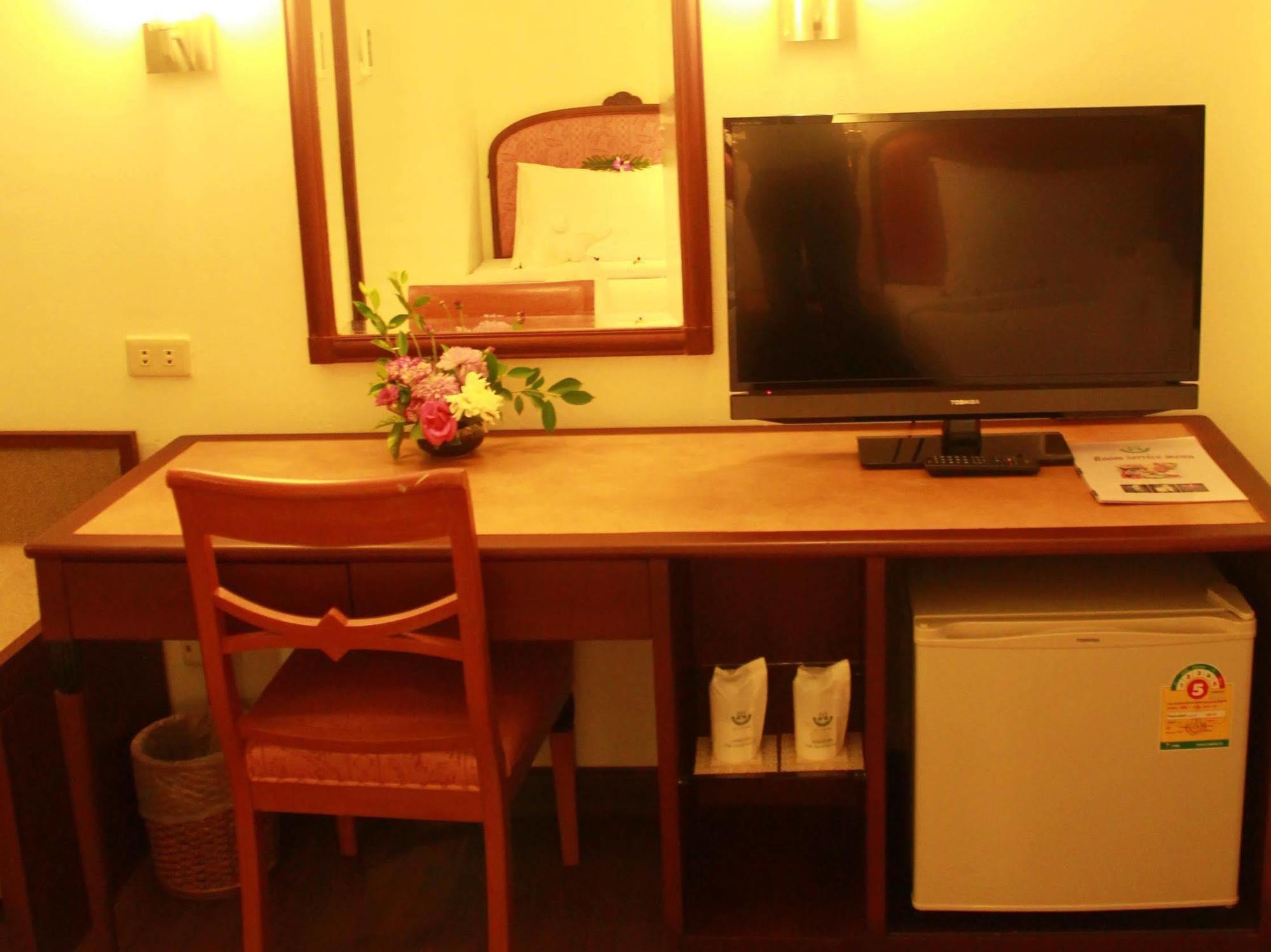 Mayflower Grande Hotel Phitsanulok Extérieur photo