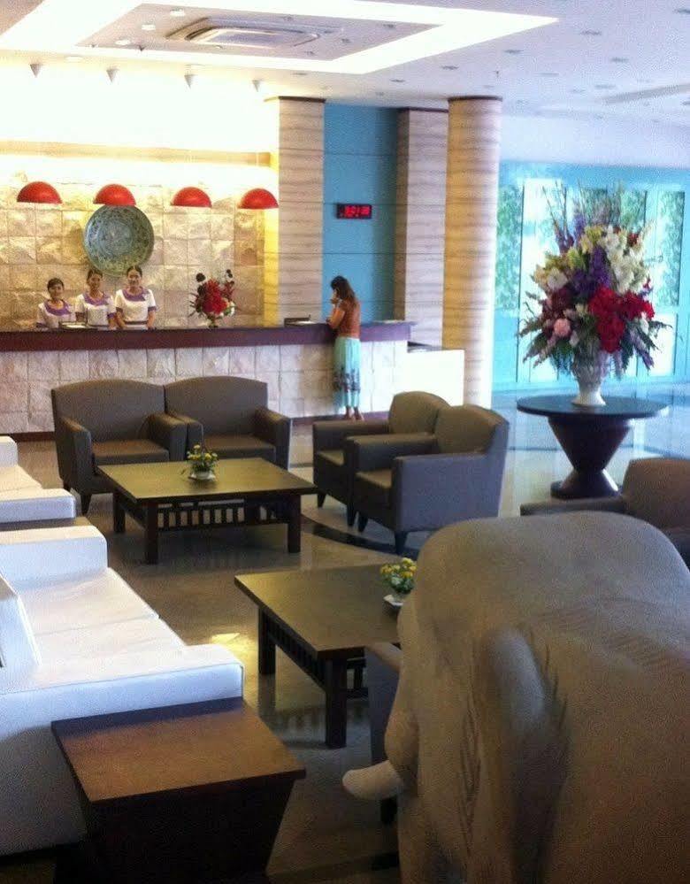 Mayflower Grande Hotel Phitsanulok Extérieur photo