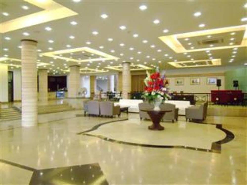 Mayflower Grande Hotel Phitsanulok Extérieur photo