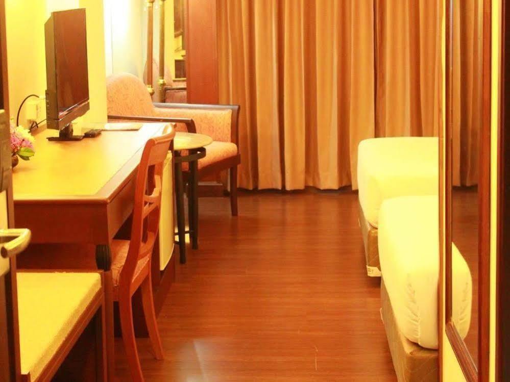 Mayflower Grande Hotel Phitsanulok Extérieur photo
