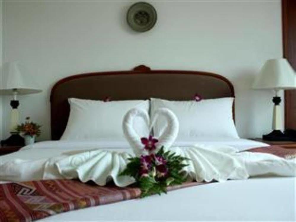 Mayflower Grande Hotel Phitsanulok Extérieur photo