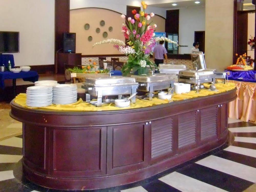 Mayflower Grande Hotel Phitsanulok Extérieur photo